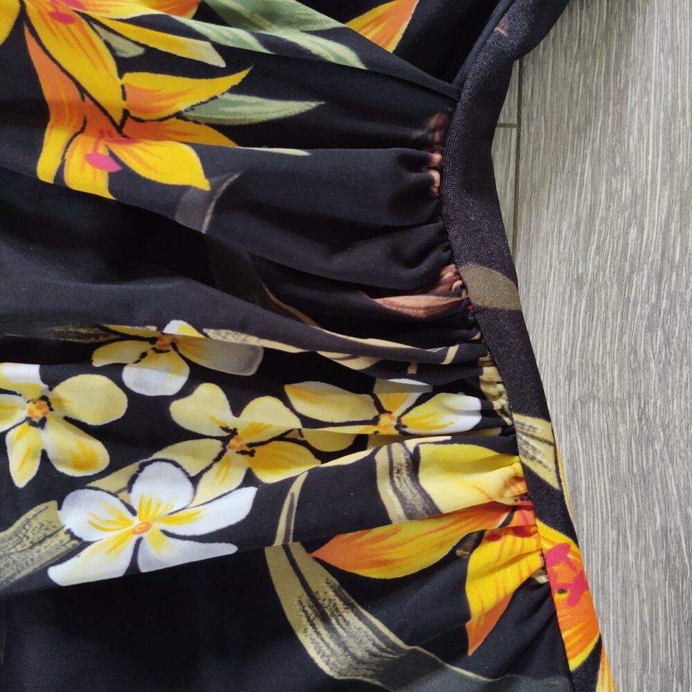 Miraclesuit Notched V Floral Print One Piece Swimsuit - Picture 7 of 15